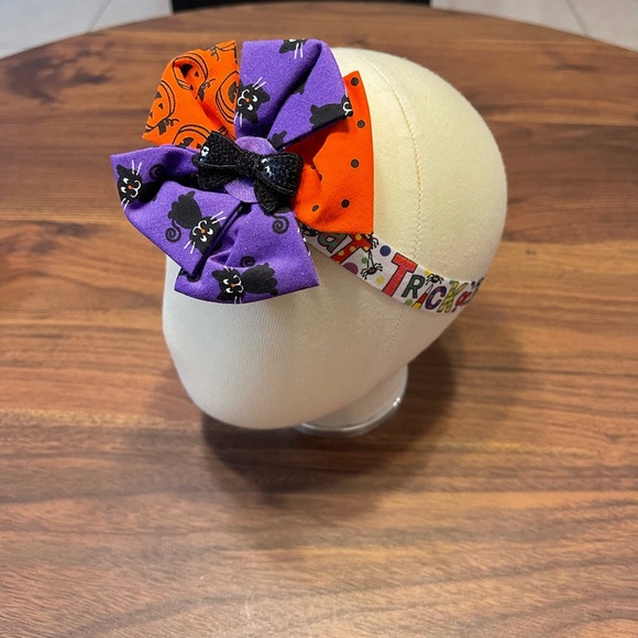 Handmade Girls Bow - Picture 2 of 2